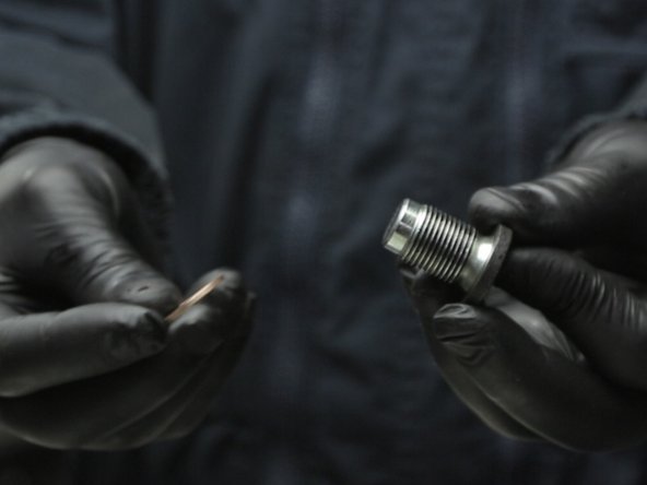 Placer le nouveau joint sur le bouchon du carter d'huile