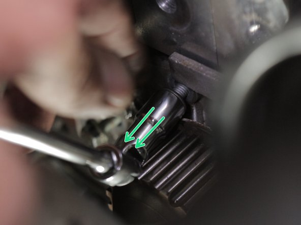 Desserrer toutes les vis de la pompe à eau