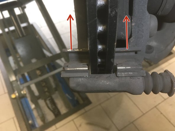 Sinon nettoyer la porter de plaquettes avant le remontage de celle ci