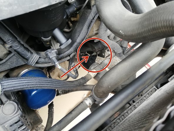 Commencer par retirer l'écrou de maintient de la durite de turbo