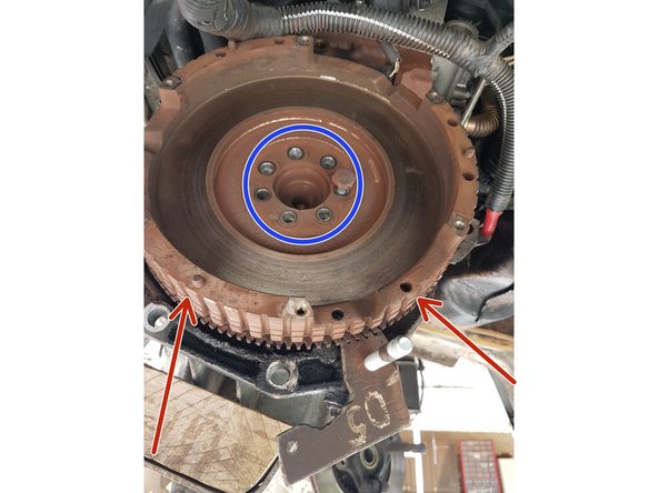 Serrer les 7 vis au couple prescrit dans la RTA.