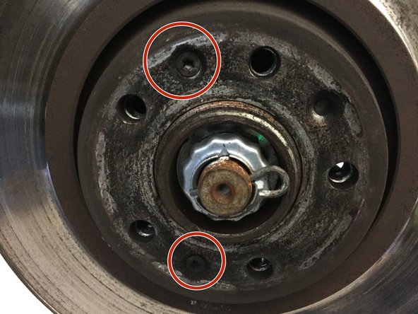 A l'aide du cliquet et de l'embout Torx T30 dévissé les deux vis de T30 qui maintient le disque en place