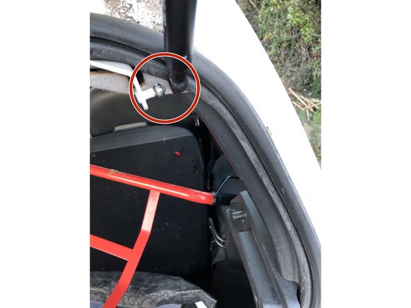 Reclipser les nouveaux vérins en commençant par l'embout du bas