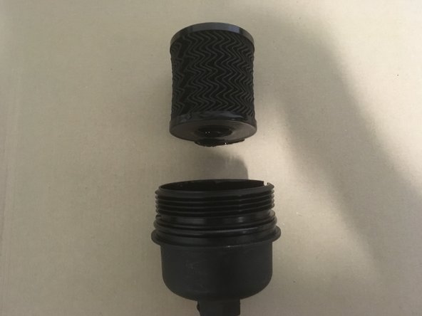 
Remove the oil filter cartridge by pulling it upwards

