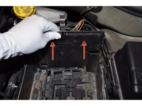 Déposer la cloison protégeant le calculateur direction assistée