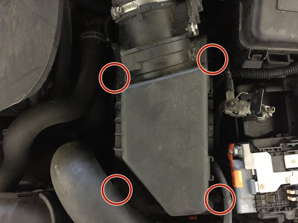 Refermer la boite à air