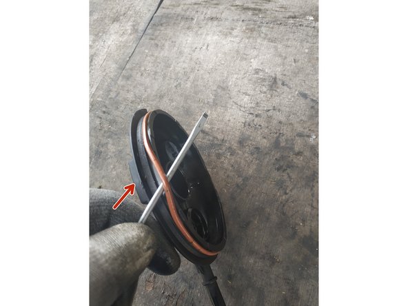 retirer l'ancien joint torique à l'aide d'un petit tournevis plat