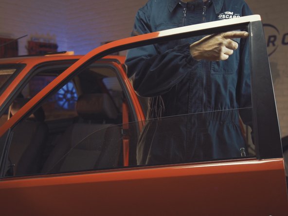 
Continue to release the seal in the corner of the door
