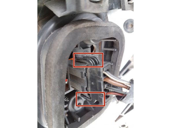 Rebrancher le bloc sur la voiture et vérifier que la connectique soit bien enclencher dans les encoches prévues à cet effet