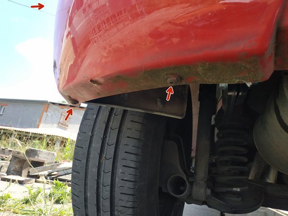 visser les 6 vis de fixation des passages de roues (3 de chaque côté), clé torx T20