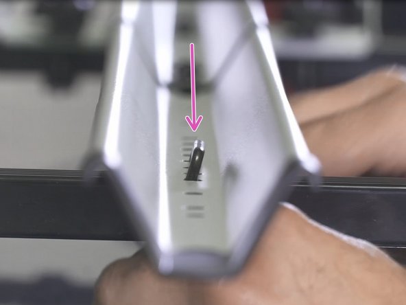 Placer le troisième &quot;U&quot; à l'arrière du rail