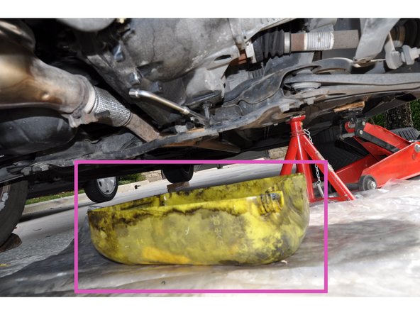 Le bac de vidange doit contenir au minimum 2 litres, un bidon de 5 litres découpé sur une face fera l'affaire