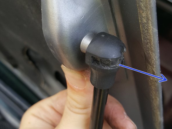 Tirer sur le vérin pour extraire les rotules