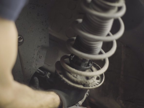 Déposer l'amortisseur par le bas