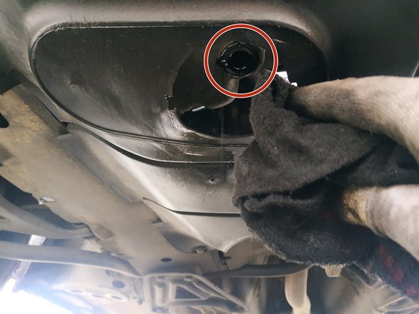 nettoyer le carter à l'aide d'un chiffon