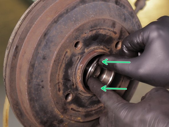 Replacer la coupelle dans le tambour, sur la fusée