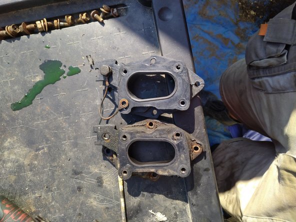 Comparer les deux semelles, remonter la &quot;tresse&quot; de masse sur la nouvelle semelle