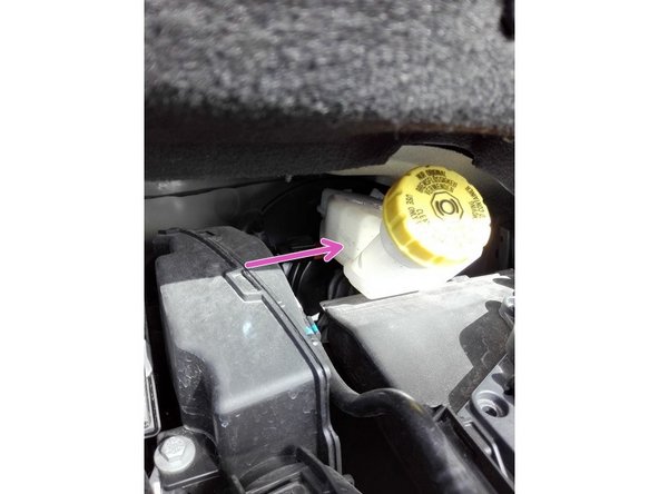 Suivant le modèle de repousse piston (ou tournevis plat) aidez vous des anciennes plaquettes pour repousser le piston.