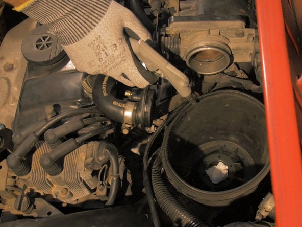 
Using a blower, remove any residue present in the air box.
