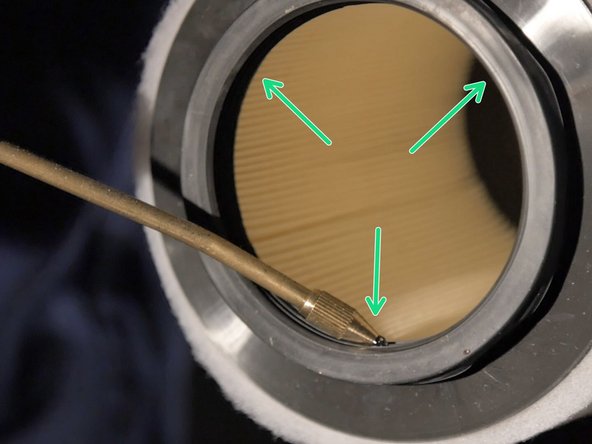 Appliquer de l'huile sur le joint du filtre à air