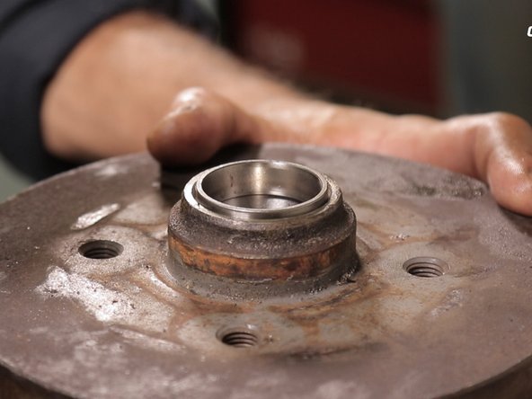 Votre nouvelle cage est maintenant dans son emplacement, mais vous ne pouvez pas retirer l'ancienne cage, pour ce faire vous devez la chasser au chasse goupilles