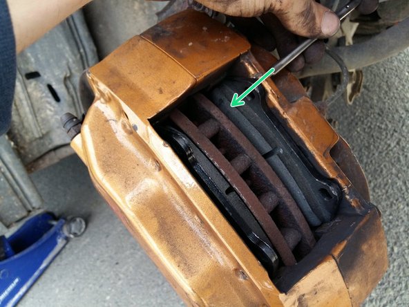 Un léger nettoyage puis graissage des tiges facilitera le remontage...