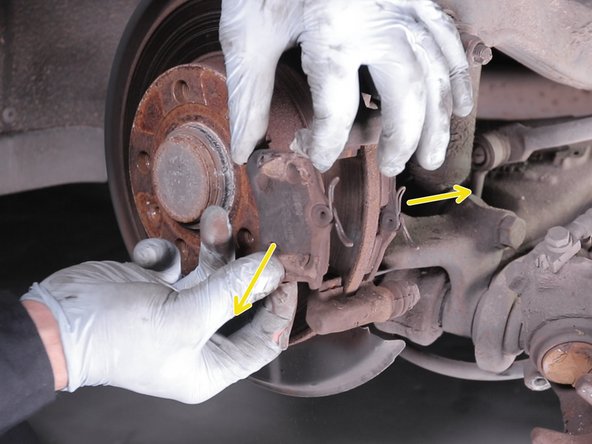 Retirer les 2 plaquettes de frein