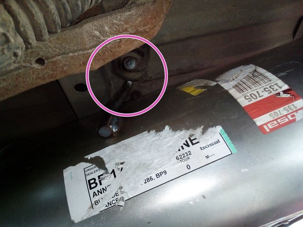 Remonter le silencieux neuf avec les silent bloc sur les 2 pattes de fixations