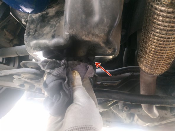 nettoyer le carter à l'aide d'un chiffon