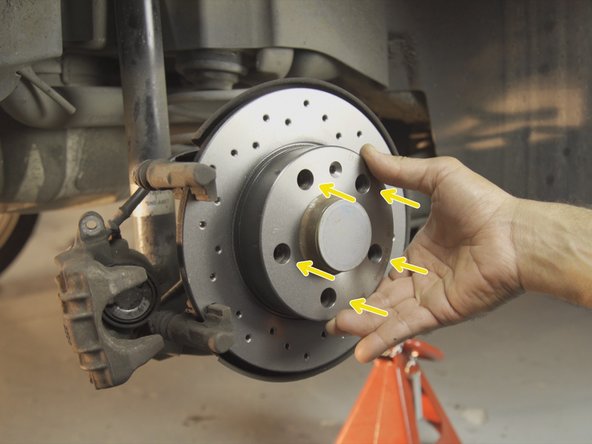 Aligner les trous du disque avec ceux du moyeu