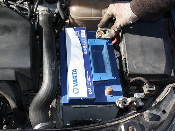 Serrer l'écrou de 10mm.