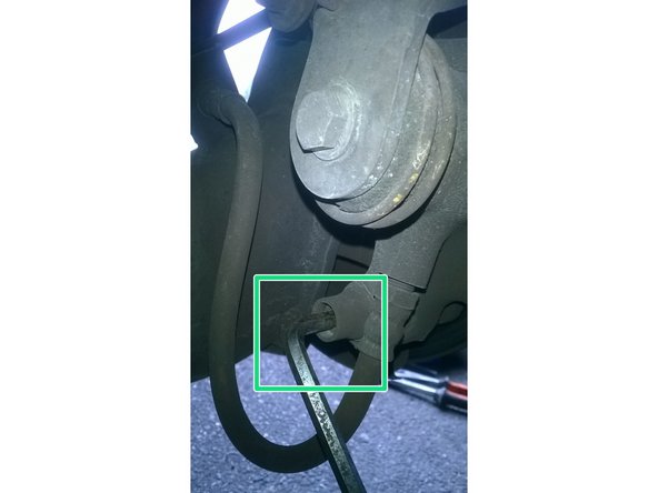 Desserrer la vis du bas de l'étrier ne pas enlever le câble du frein à main