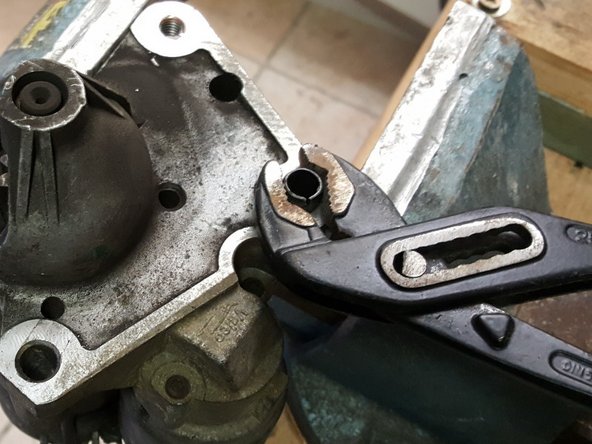 Nettoyer la douille de centrage.