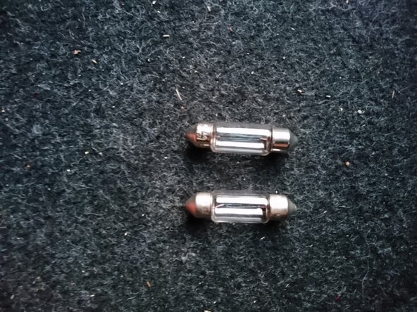 Contrôler les dimensions en comparant avec l'ampoule neuve