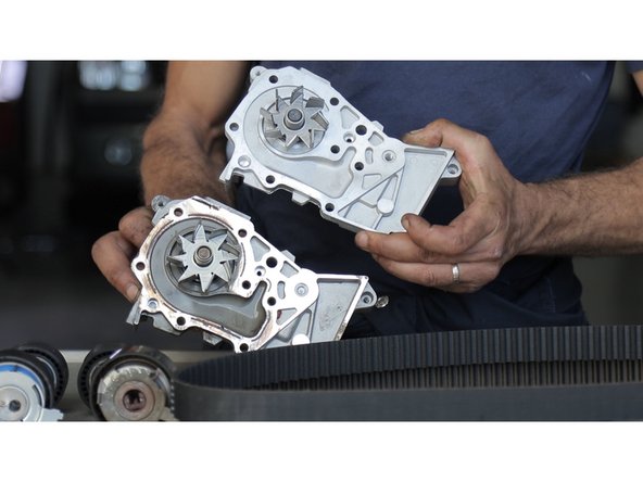 Comparer les dimensions entre  les nouvelles pièces et les anciennes pièces (la taille de la courroie de distribution ainsi que le nombre de dents, la pompe à eau)