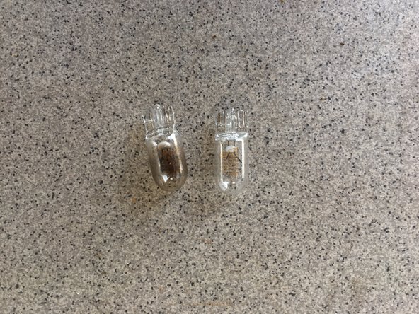 Vérifier que l'ancienne ampoule correspond bien à la nouvelle ampoule