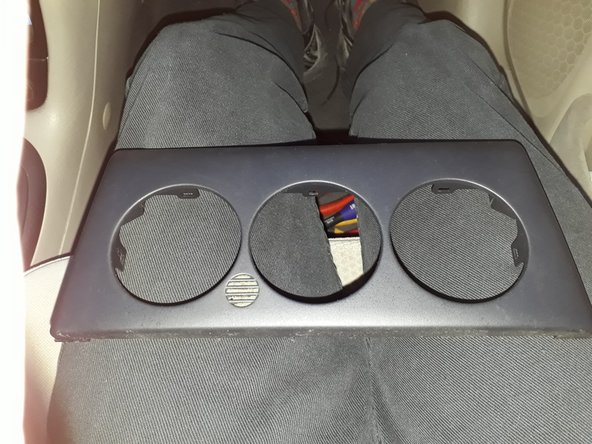 clipser le dernier cache en plastique