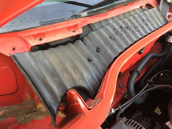 Retirer le triangle métallique en le tirant vers vous