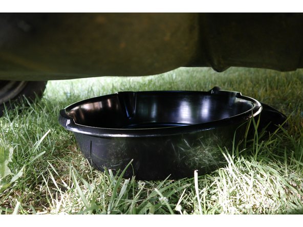 Placer le bac sous la boite et terminer de dévisser.