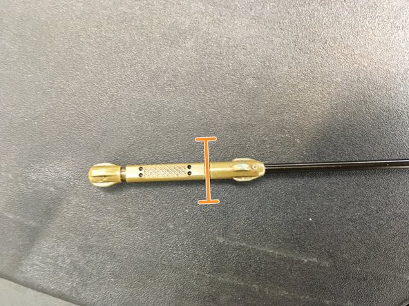 Une fois l'huile versée dans le moteur revisser le bouchon de remplissage et démarrer le moteur quelques secondes pour remplir le filtre à huile