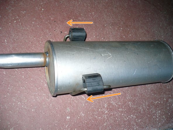 Installer les nouveaux silent blocs sur le nouveau silencieux.