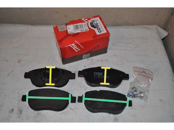 Comparer les dimensions des plaquettes de frein.