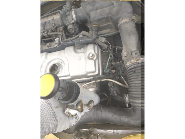 
If desired, the oil contained in the filter holder can be emptied using a syringe.
