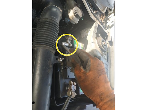 serrer l'écrou, clé de 10mm