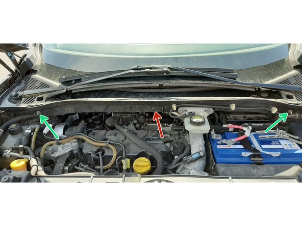 le bocal de liquide de frein à déjà été déposé bien sûr, une fois les 2 écrous de 10 retirés, tirer vers sois