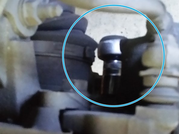 Repositionner les 2 boulons du support d’étrier