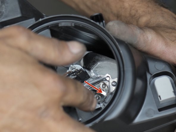 Repositionner l'ampoule anti brouillard dans son emplacement