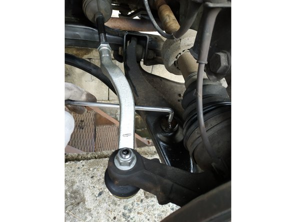 bloquer la vis de la biellette à l'aide de la clé torx T40