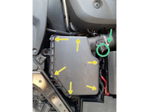 Remplacement de la batterie de démarrage sur Volvo V40 D2 avec BVM (2016).