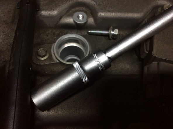 ATTENTION, douille longue de14, bien prévoir son coup à l'avance.